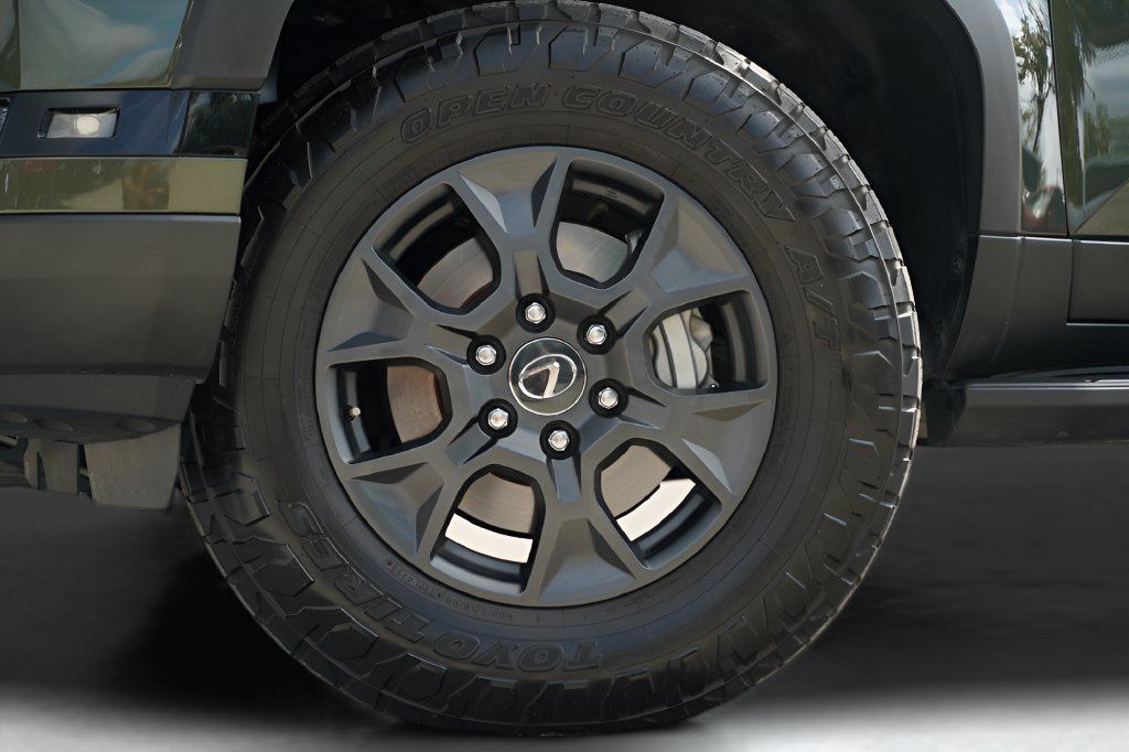 Used 2024 Lexus GX 550 AWD/4WD image 3