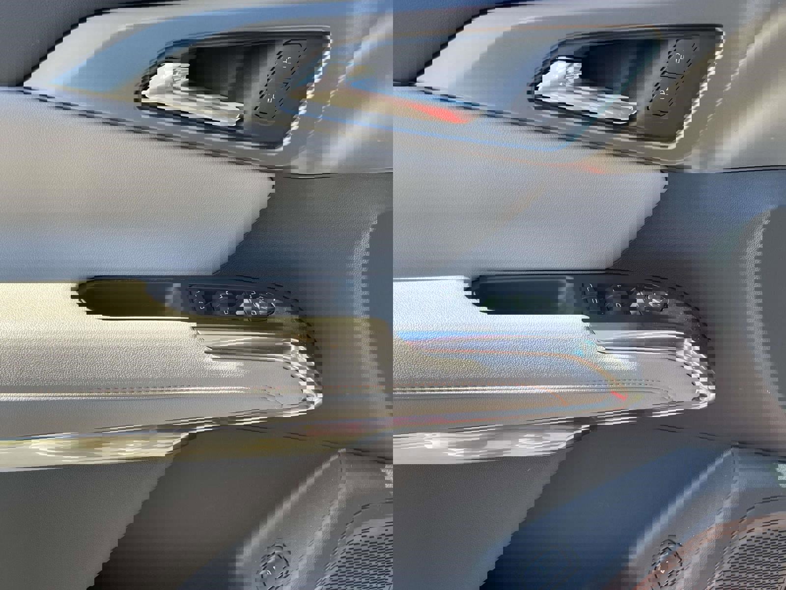 Used 2025 Chevrolet Traverse LT w/ Midnight/Sport Edition FWD image 18