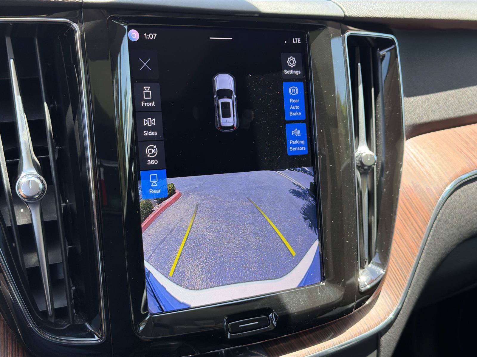 Certified 2023 Volvo XC60 B5 Plus AWD/4WD image 13