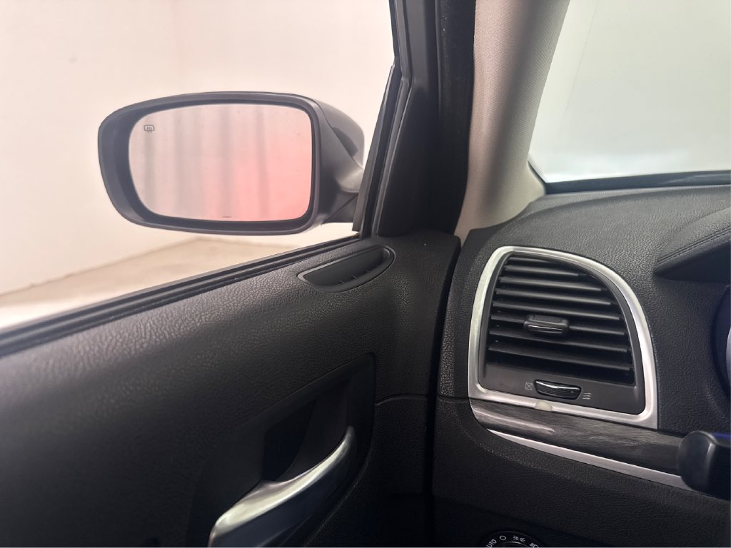 Used 2018 Chrysler 300 Touring RWD image 35