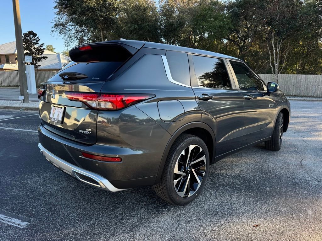 New 2025 Mitsubishi Outlander SE image 8