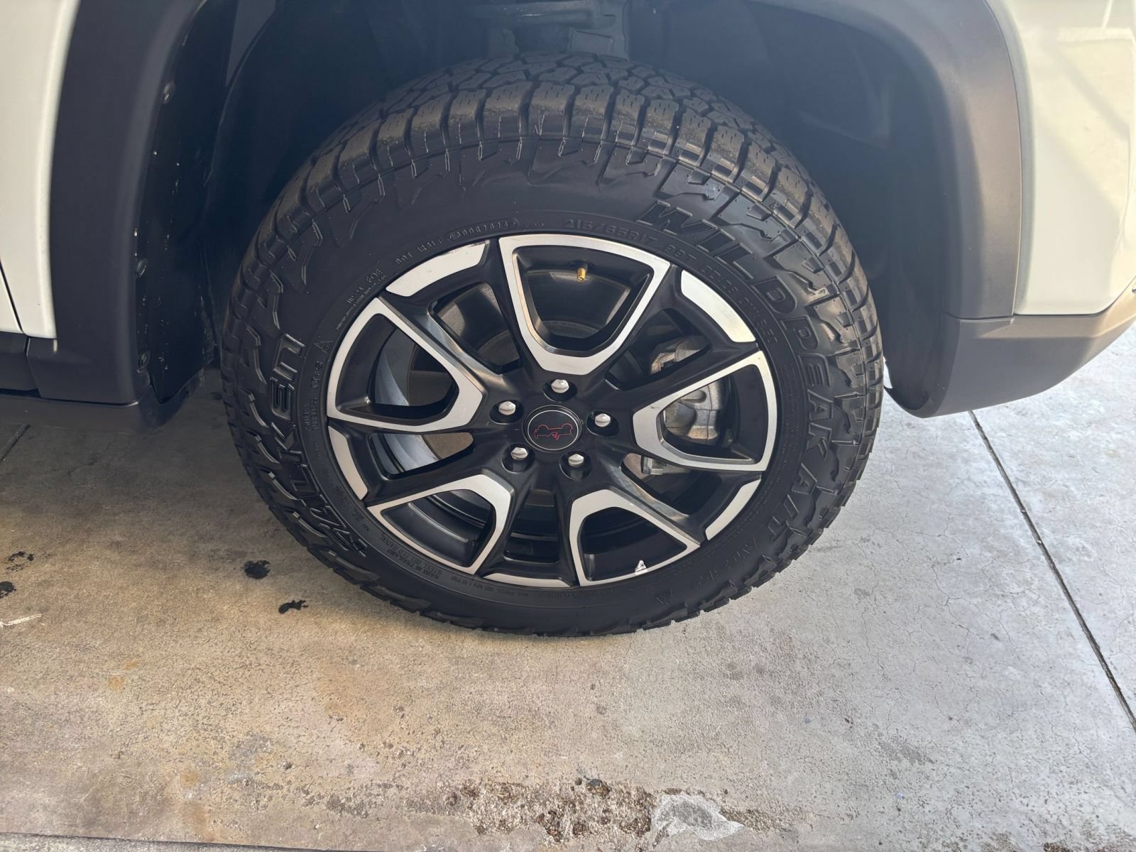 Used 2025 Jeep Compass Trailhawk AWD/4WD image 28