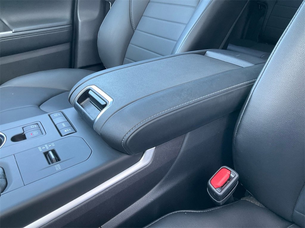 Used 2021 Toyota Highlander XLE image 11