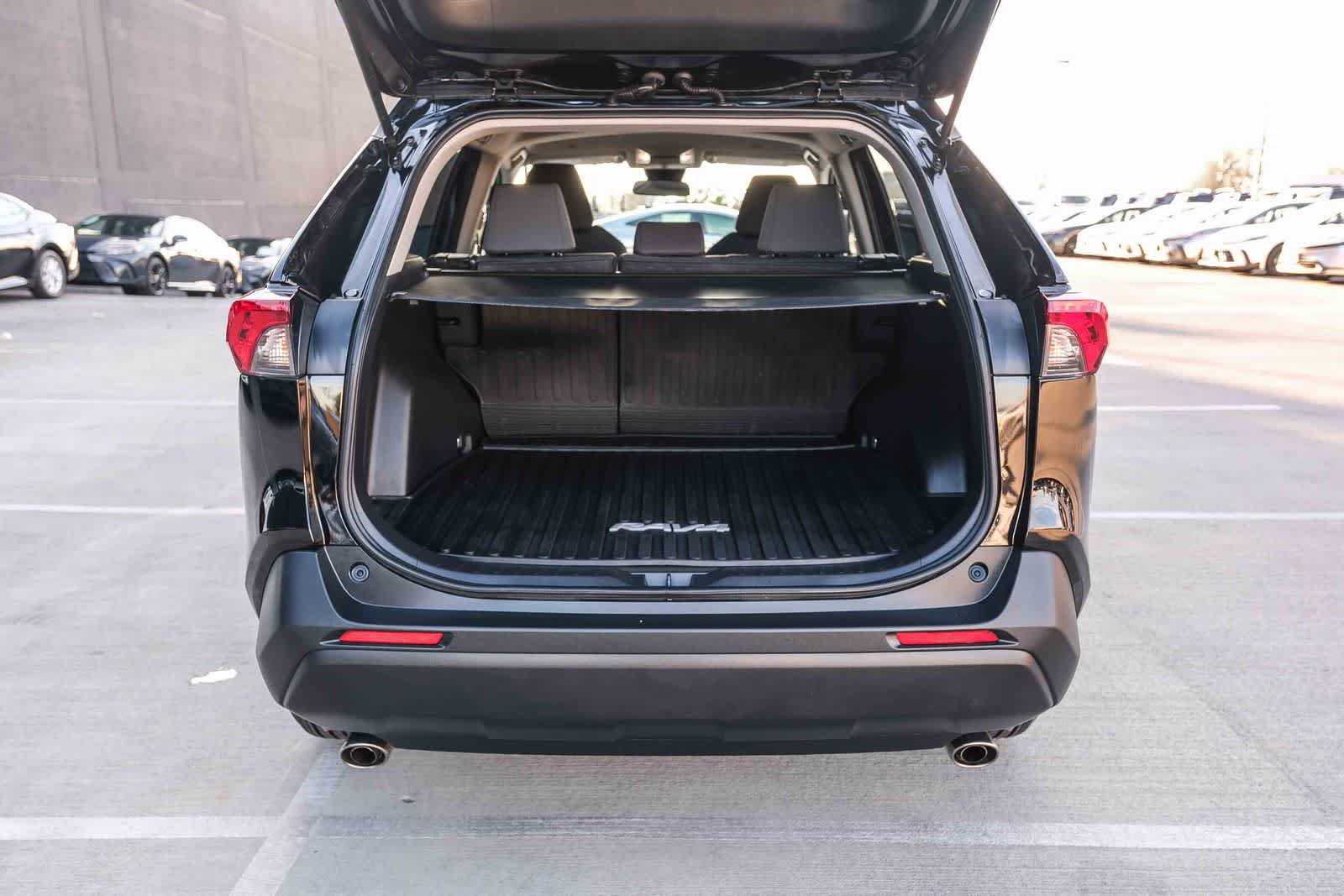 Certified 2025 Toyota RAV4 XLE FWD image 27