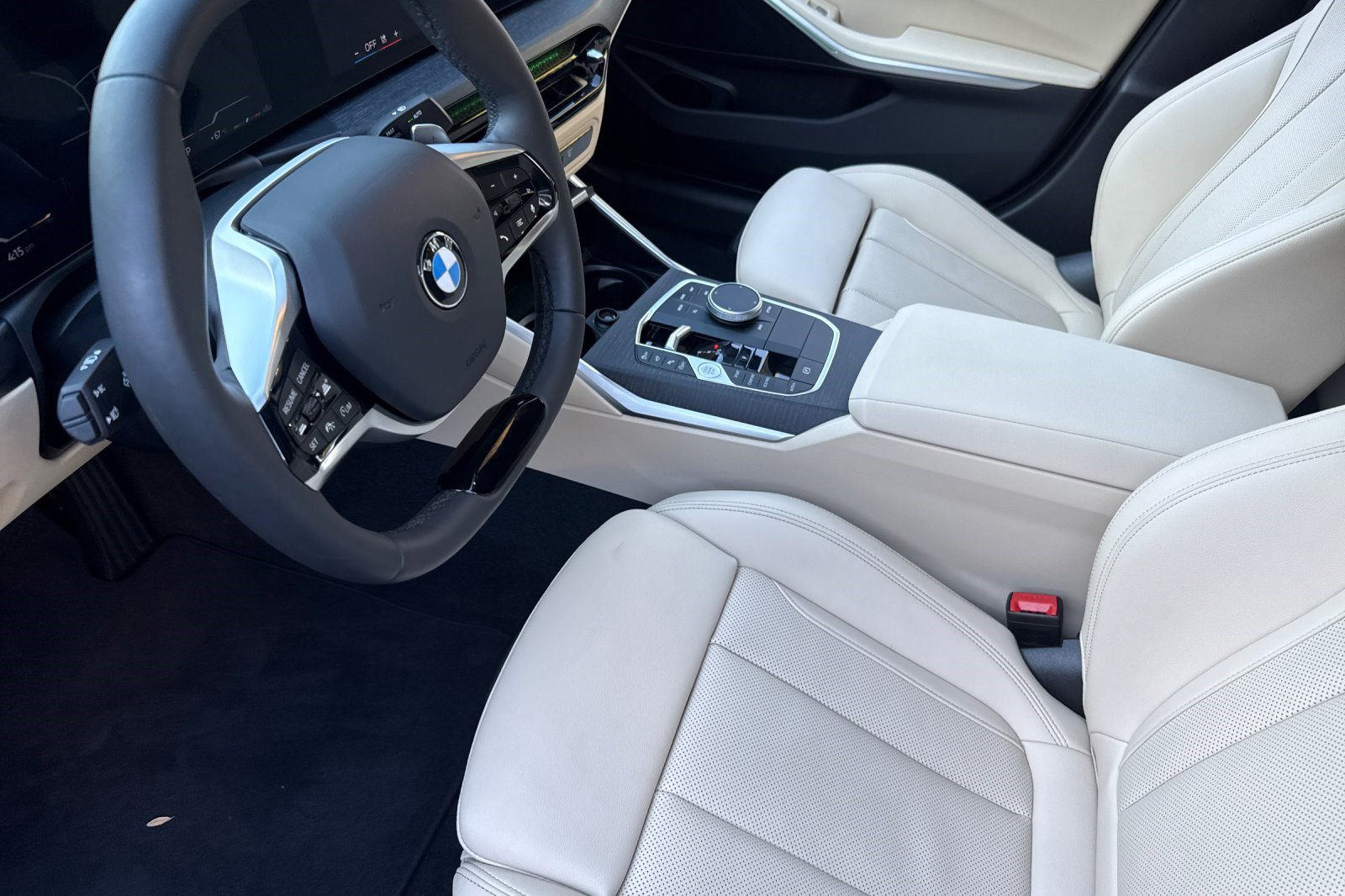 Used 2025 BMW 330i Sedan w/ Premium Package image 11