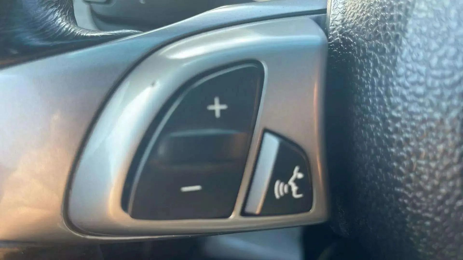 Used 2005 BMW Z4 2.5i image 22