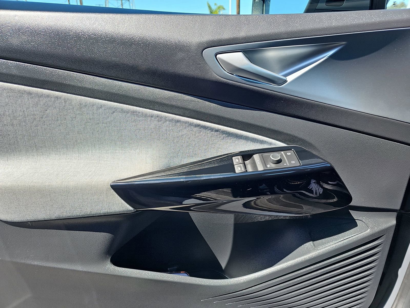 Certified 2023 Volkswagen ID.4 Pro image 26