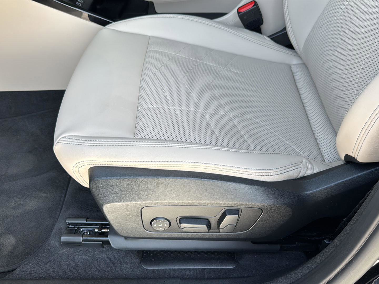 Used 2025 BMW X2 xDrive28i w/ Premium Package image 27