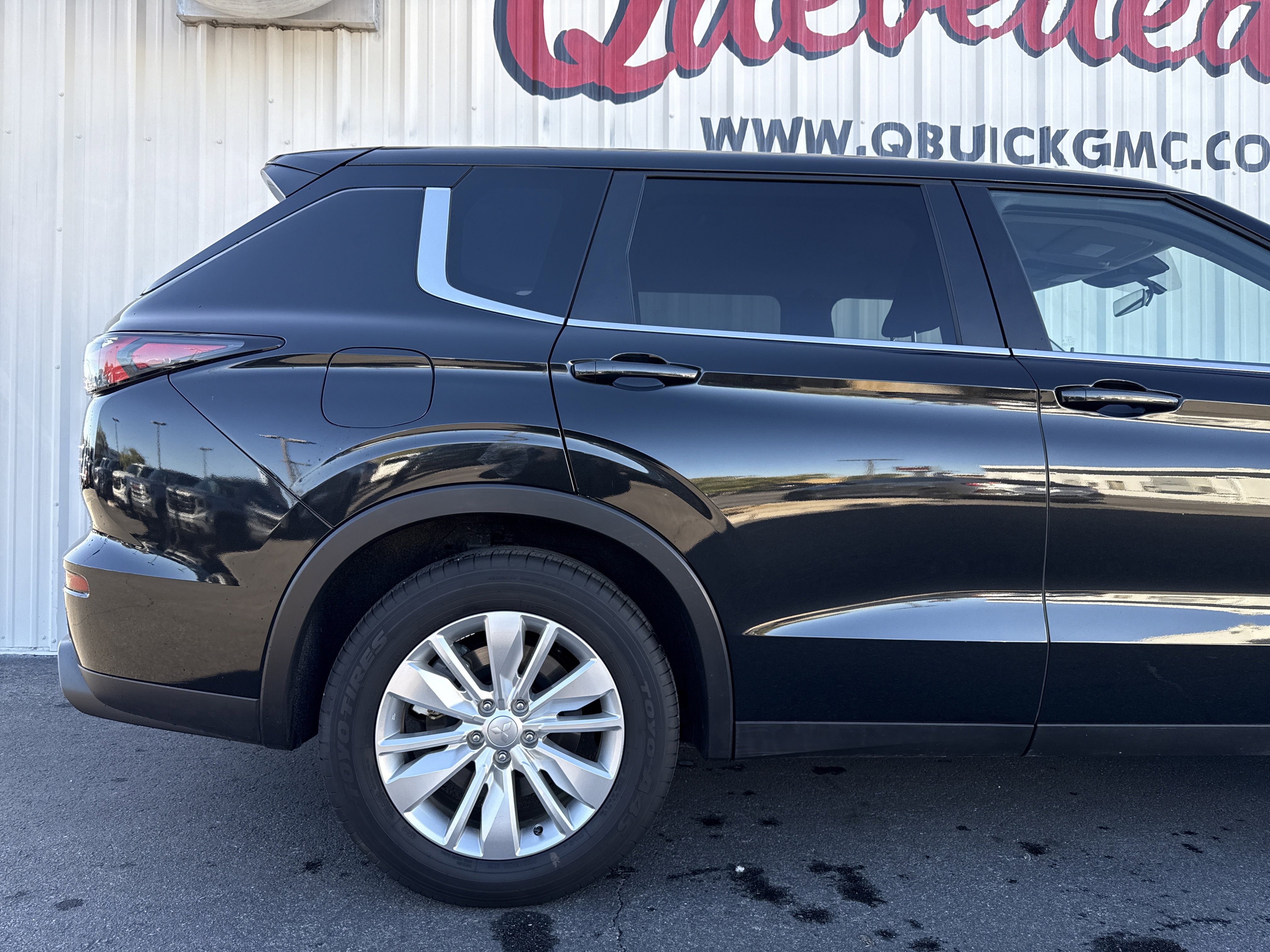 Used 2025 Mitsubishi Outlander ES image 34