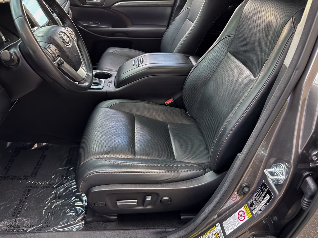 Used 2017 Toyota Highlander Limited AWD/4WD image 18