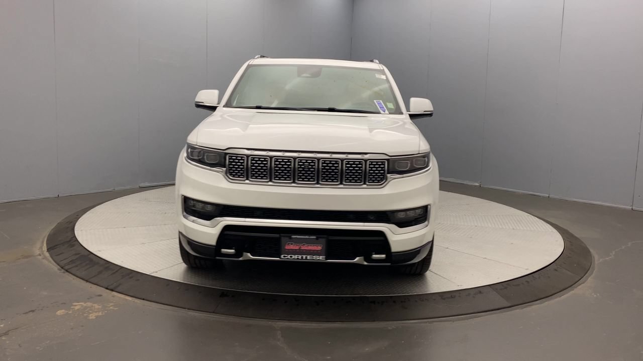 Used 2022 Jeep Grand Wagoneer Series III w/ Rear Seat Video Group 1 AWD/4WD image 8