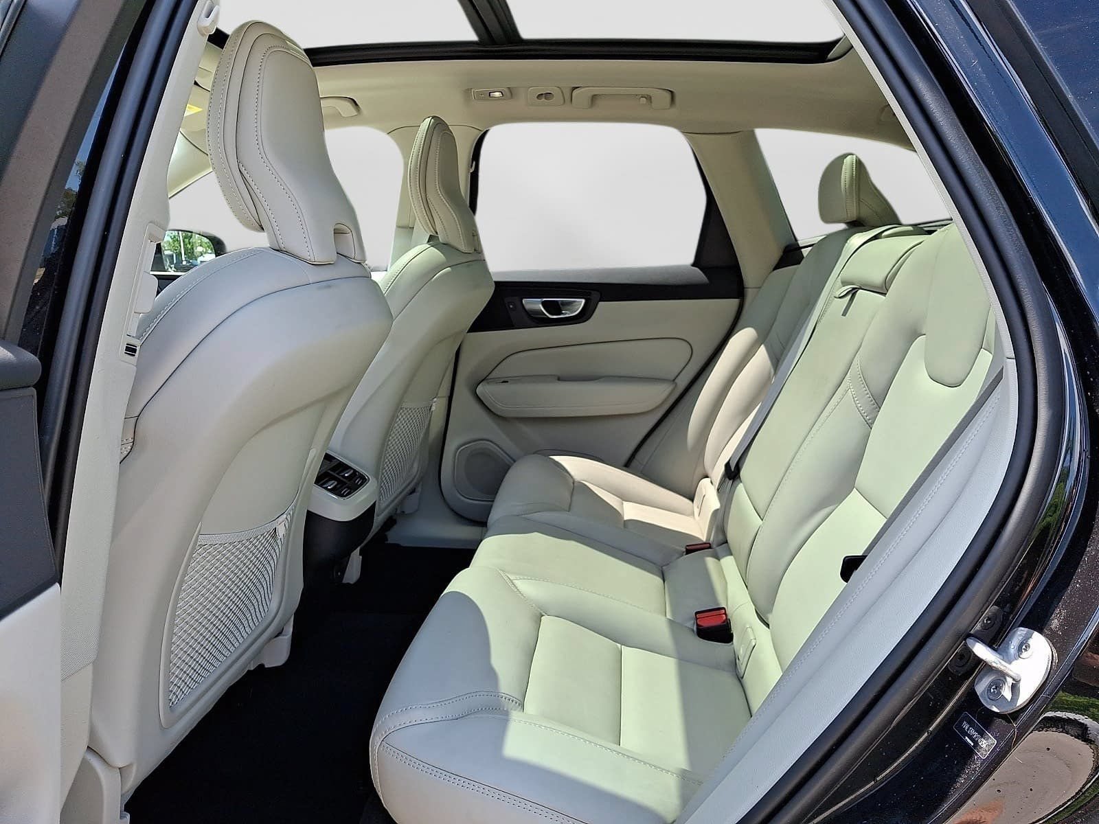 Used 2024 Volvo XC60 B5 Ultimate w/ Protection Package Premier AWD/4WD image 10