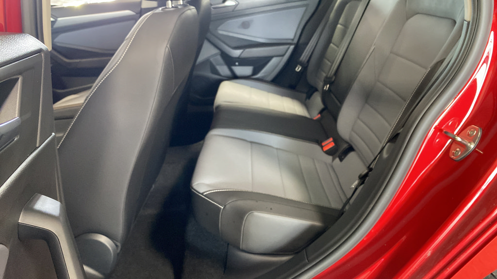 Used 2025 Volkswagen Jetta SE FWD image 23