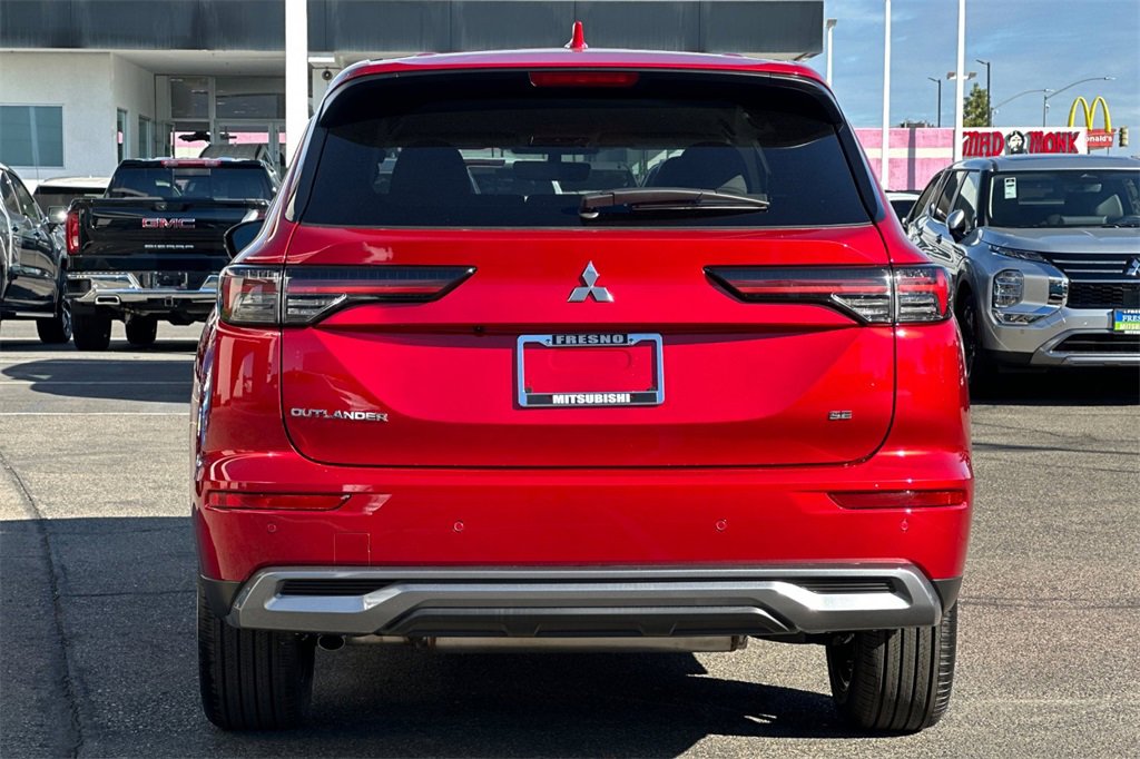 New 2025 Mitsubishi Outlander SE image 6