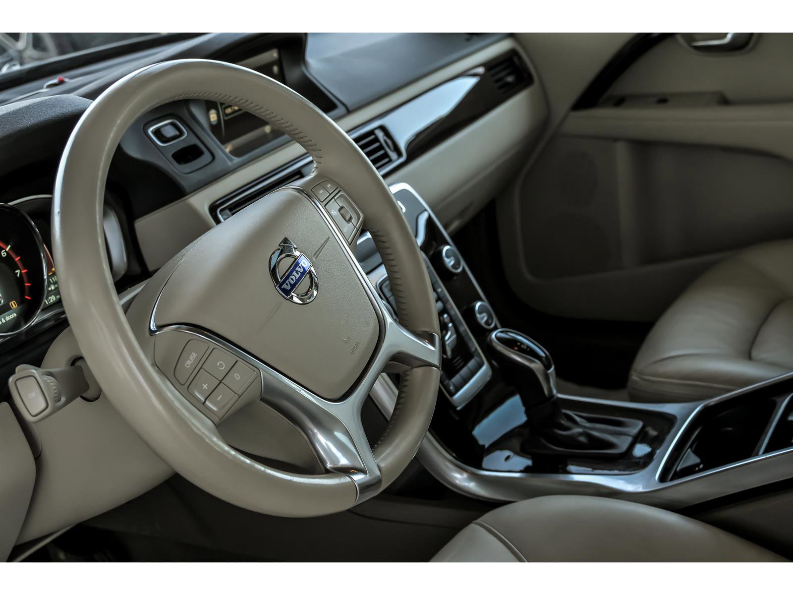 Used 2015 Volvo XC70 T6 Premier Plus image 15