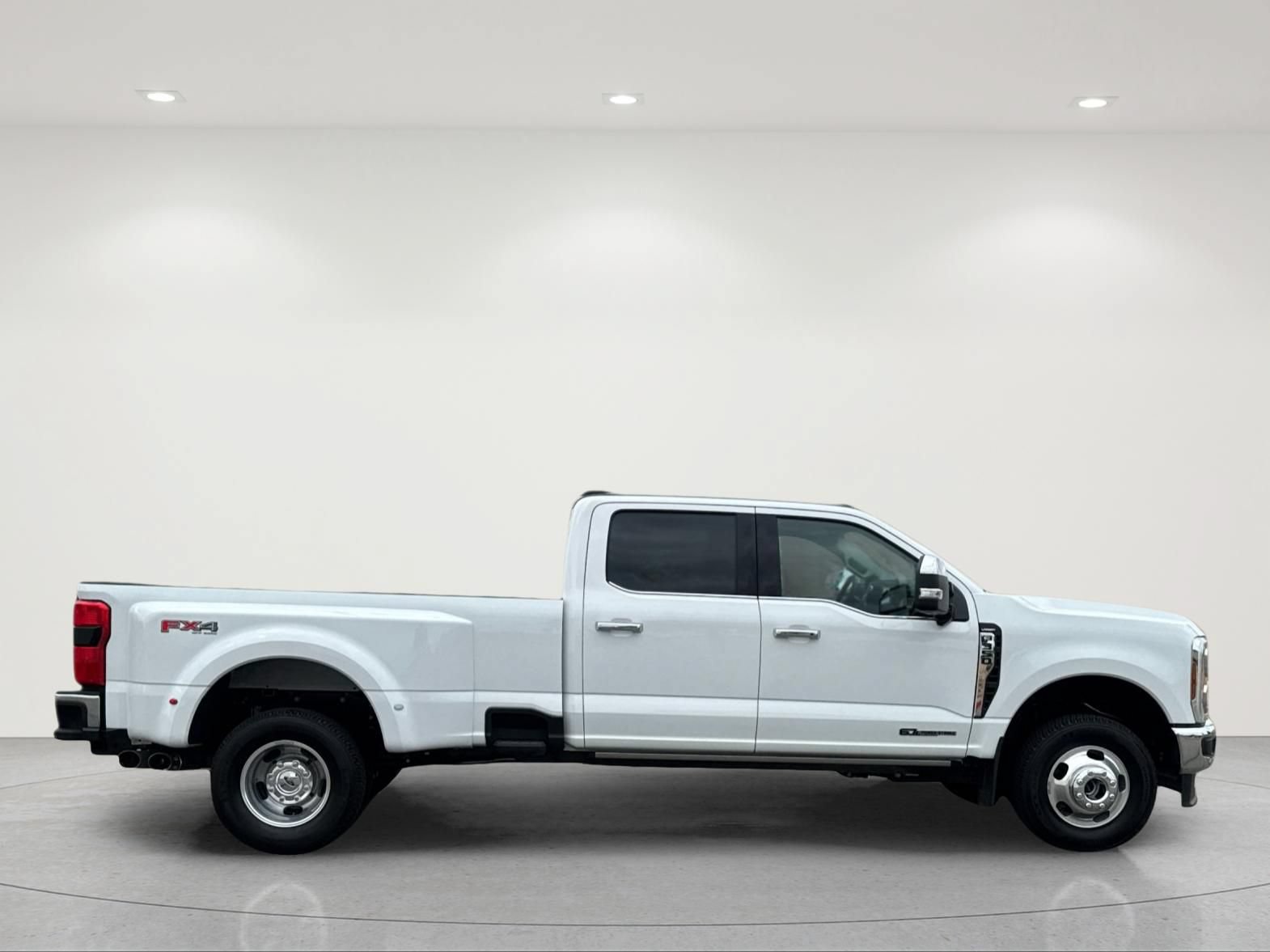 Used 2025 Ford F350 Lariat w/ Lariat Ultimate Package AWD/4WD image 7