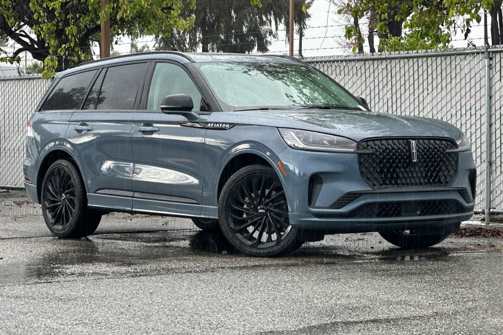 New 2026 Lincoln Aviator Reserve w/ Jet Appearance Package RWD image 2