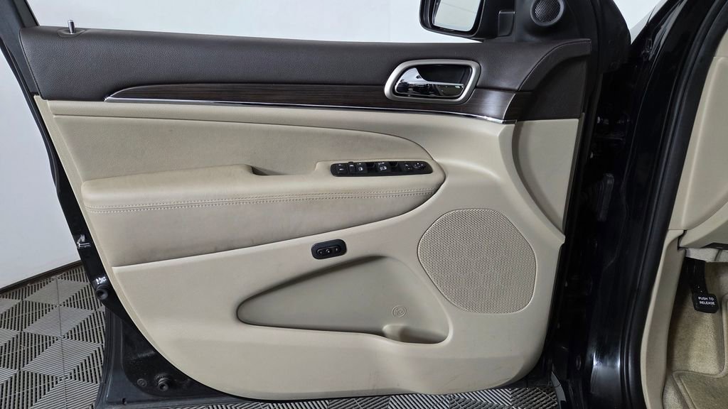 Used 2015 Jeep Grand Cherokee Overland w/ Advanced Technology Group image 14