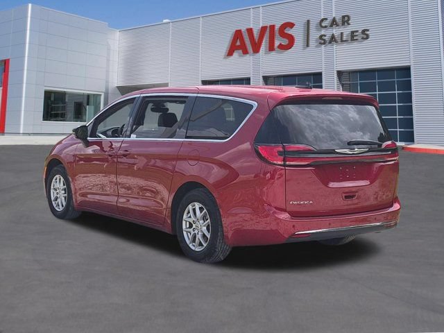 Used 2025 Chrysler Pacifica Select FWD image 9