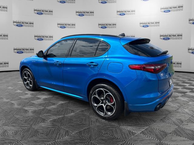 Used 2022 Alfa Romeo Stelvio Veloce AWD/4WD image 3