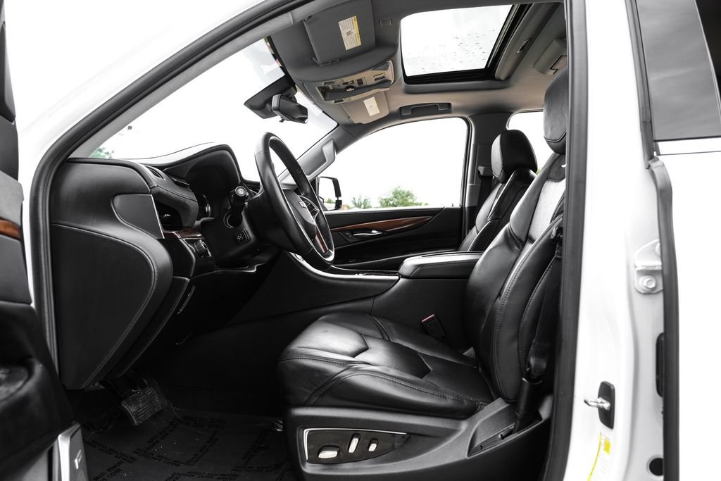 Used 2019 Cadillac Escalade ESV Premium Luxury RWD image 3