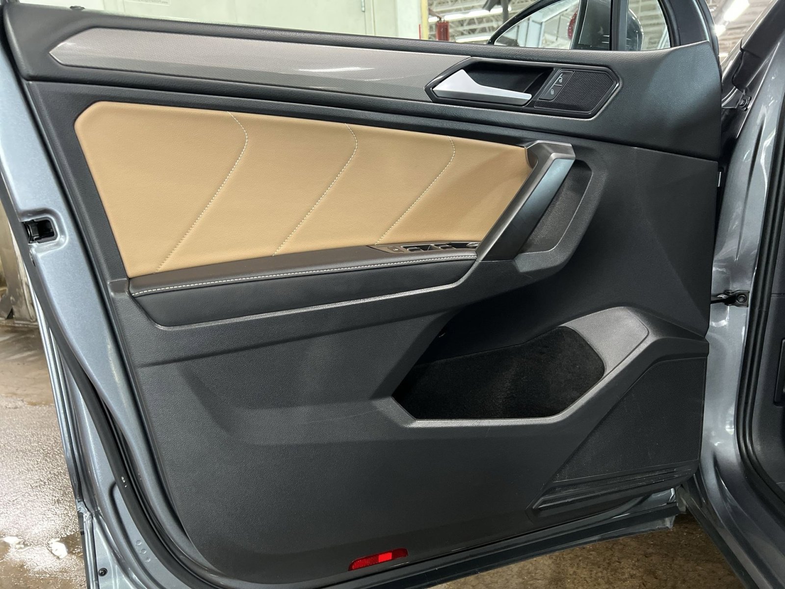 Used 2022 Volkswagen Tiguan SE image 14