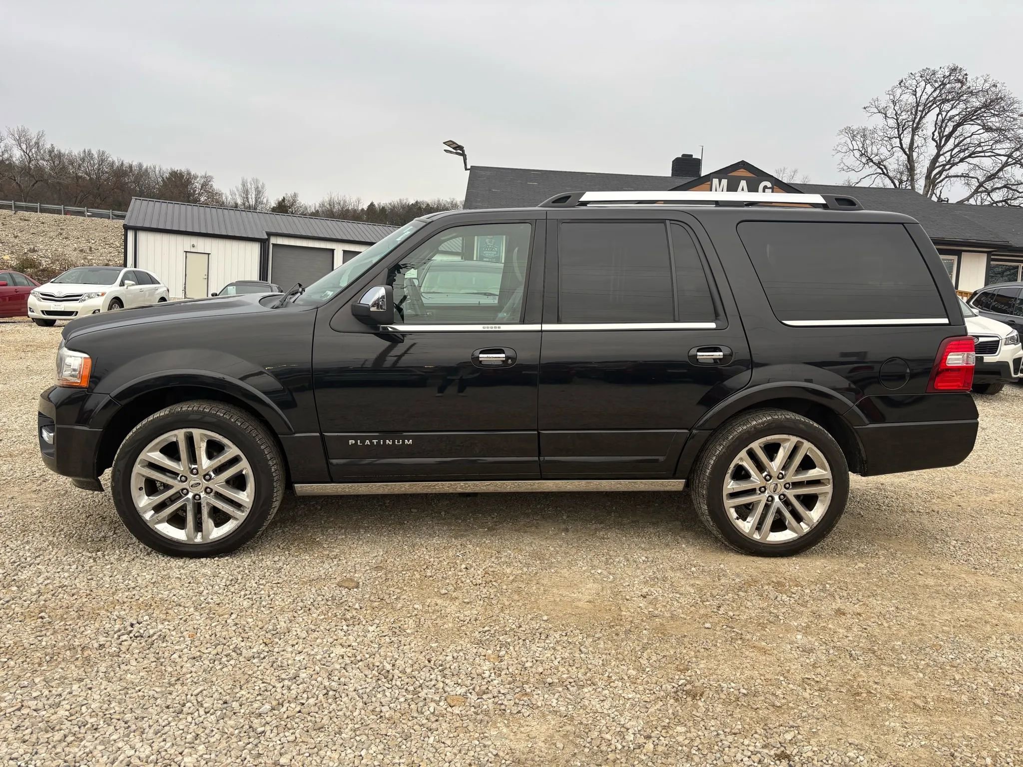 Used 2015 Ford Expedition Platinum image 2