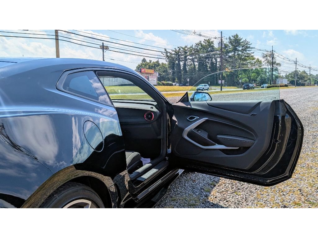 Used 2021 Chevrolet Camaro LT w/ RS Package image 10