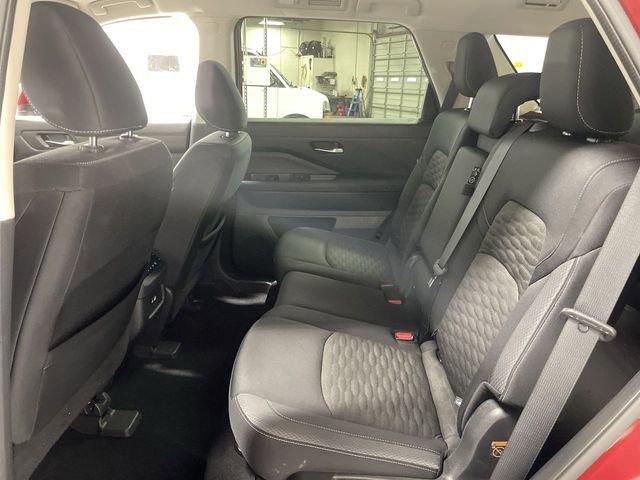 Used 2022 Nissan Pathfinder SV image 23