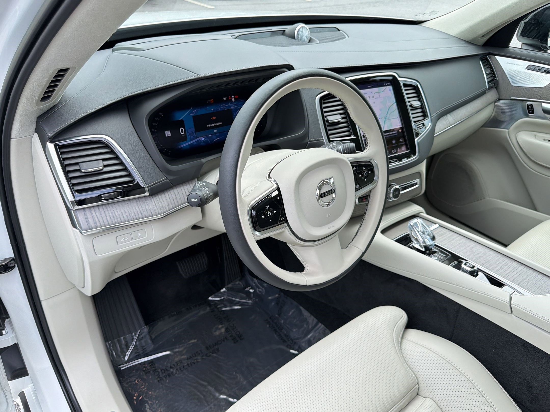 Certified 2023 Volvo XC90 T8 Ultimate w/ Lounge Package AWD/4WD image 4