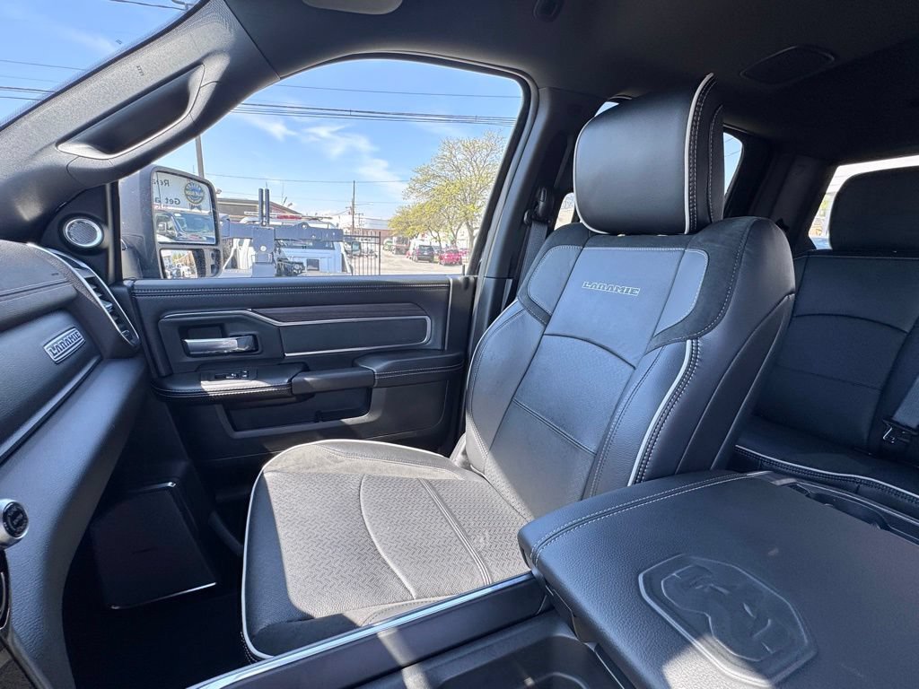 Used 2025 RAM 3500 Limited AWD/4WD image 15