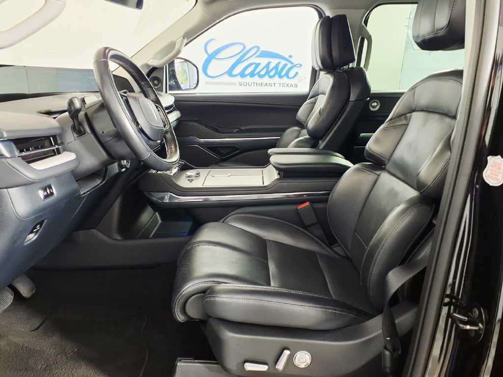 Used 2025 Lincoln Navigator Reserve AWD/4WD image 13