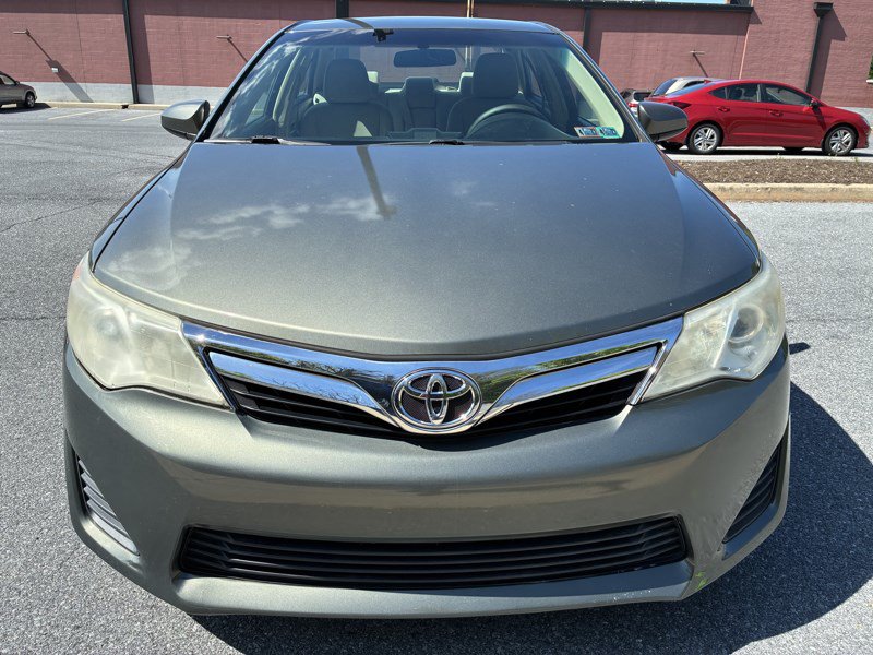 Used 2014 Toyota Camry LE FWD image 2
