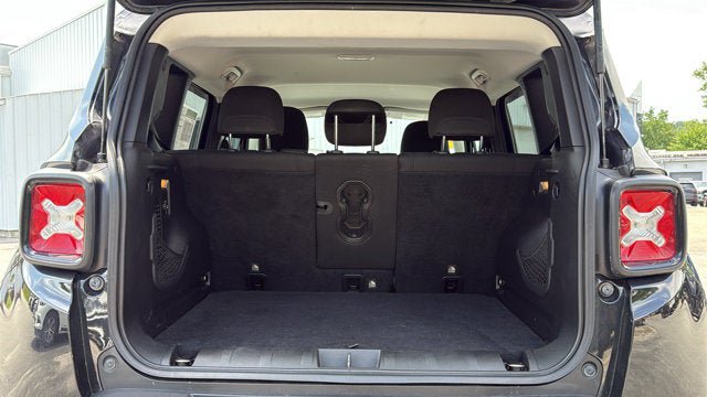 Used 2016 Jeep Renegade Latitude AWD/4WD image 28