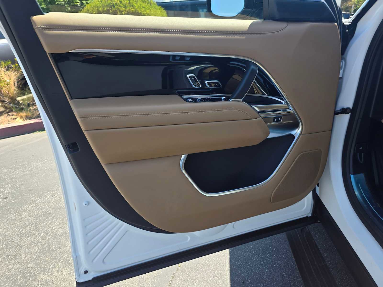 New 2025 Land Rover Range Rover Long Wheelbase SE image 23