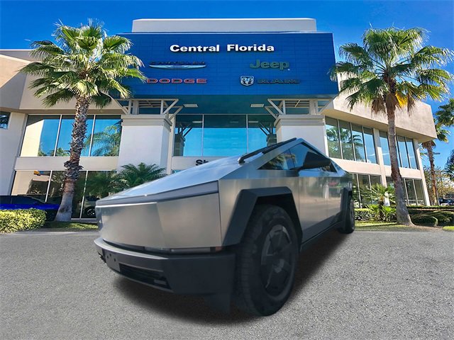 Used 2024 Tesla Cybertruck AWD Crew Cab image 9