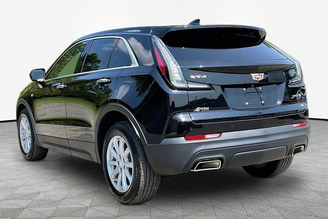 Certified 2022 Cadillac XT4 Luxury w/ Cold Weather Package FWD image 4