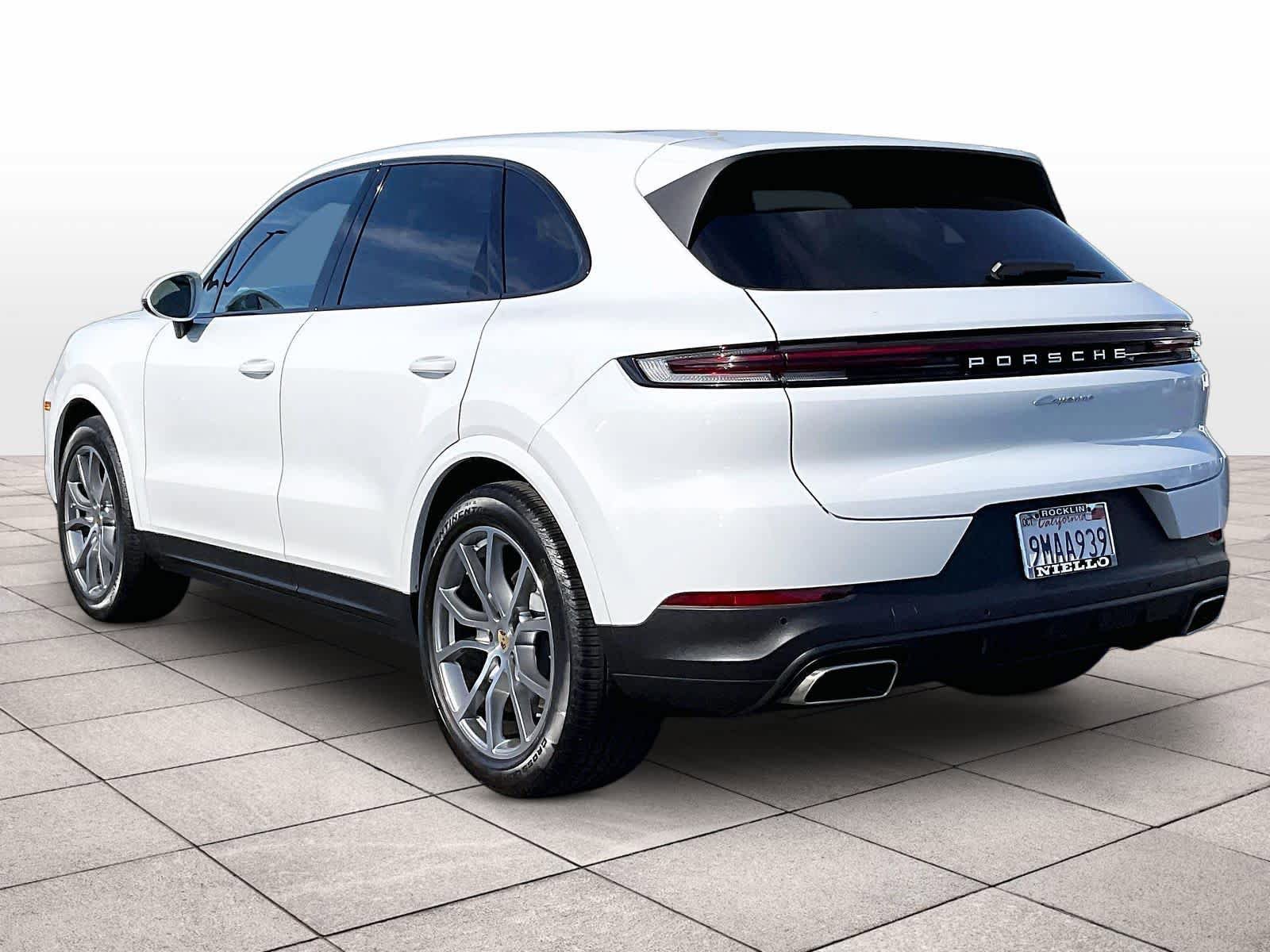 Used 2024 Porsche Cayenne AWD/4WD image 14