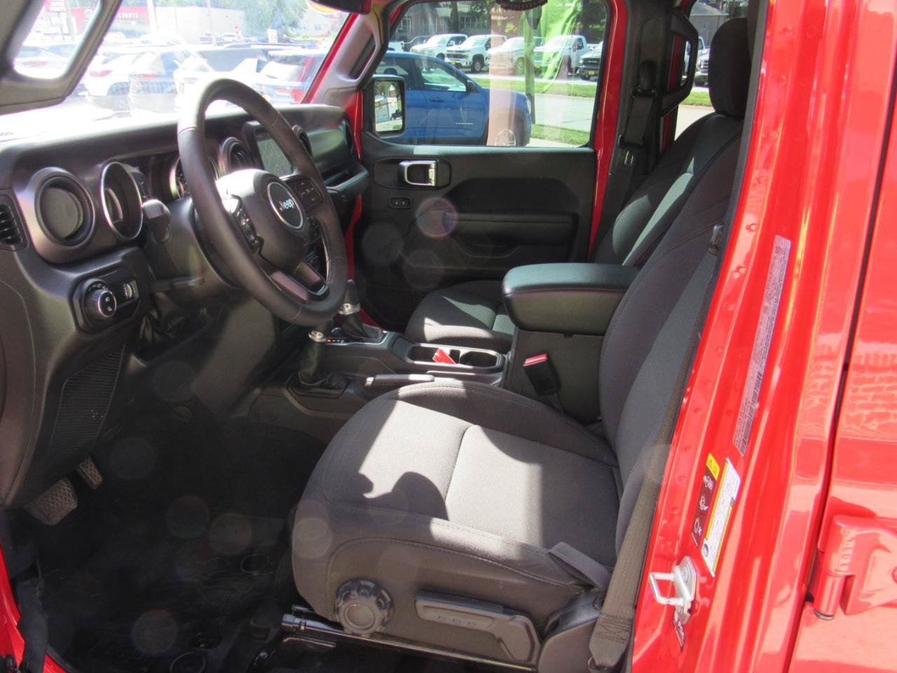 Used 2023 Jeep Gladiator Sport AWD/4WD image 16
