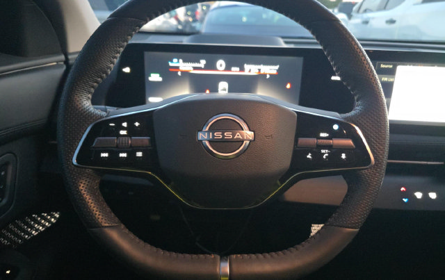 Used 2024 Nissan Ariya AWD image 7