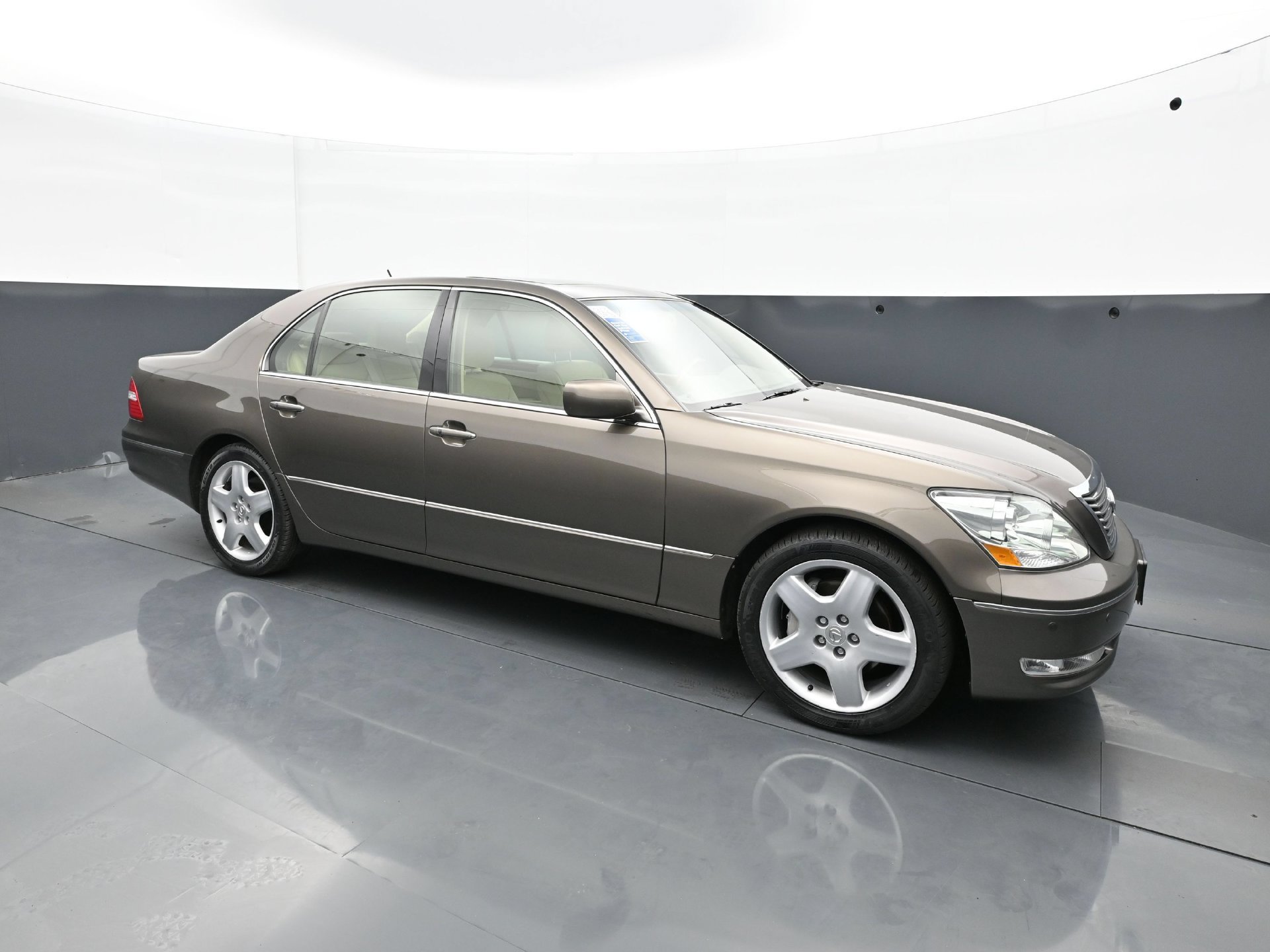 Used 2005 Lexus LS 430 RWD image 9