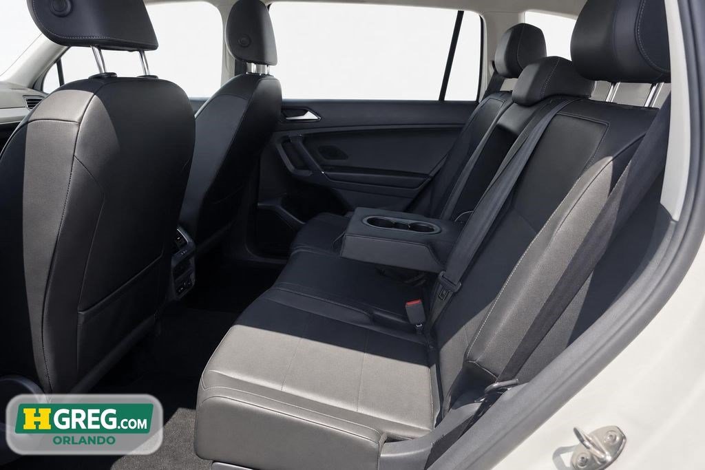 Used 2018 Volkswagen Tiguan SEL AWD/4WD image 18