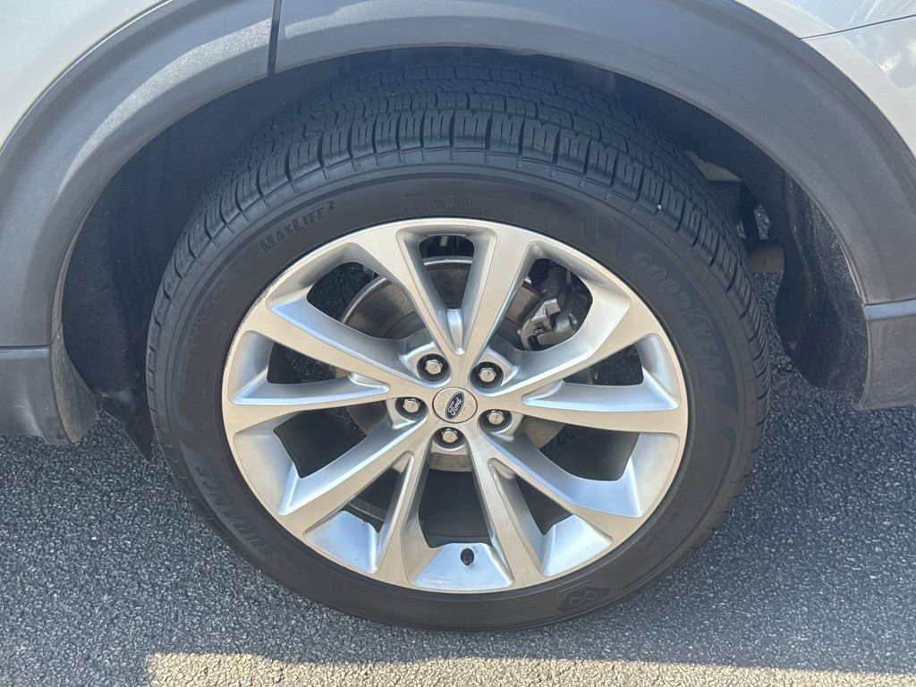 Used 2023 Ford Explorer Platinum w/ Technology Package AWD/4WD image 19