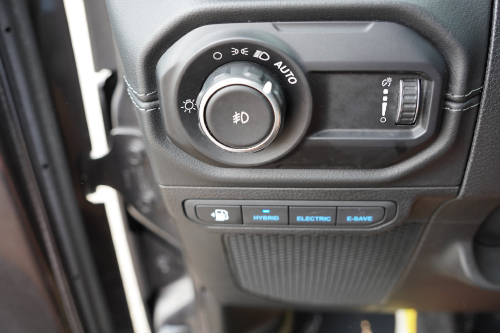 Used 2024 Jeep Wrangler Unlimited Rubicon 4xe AWD/4WD image 23