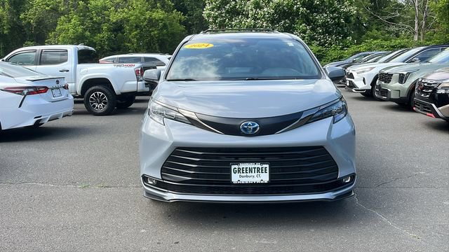 Certified 2024 Toyota Sienna XLE Woodland Edition image 2