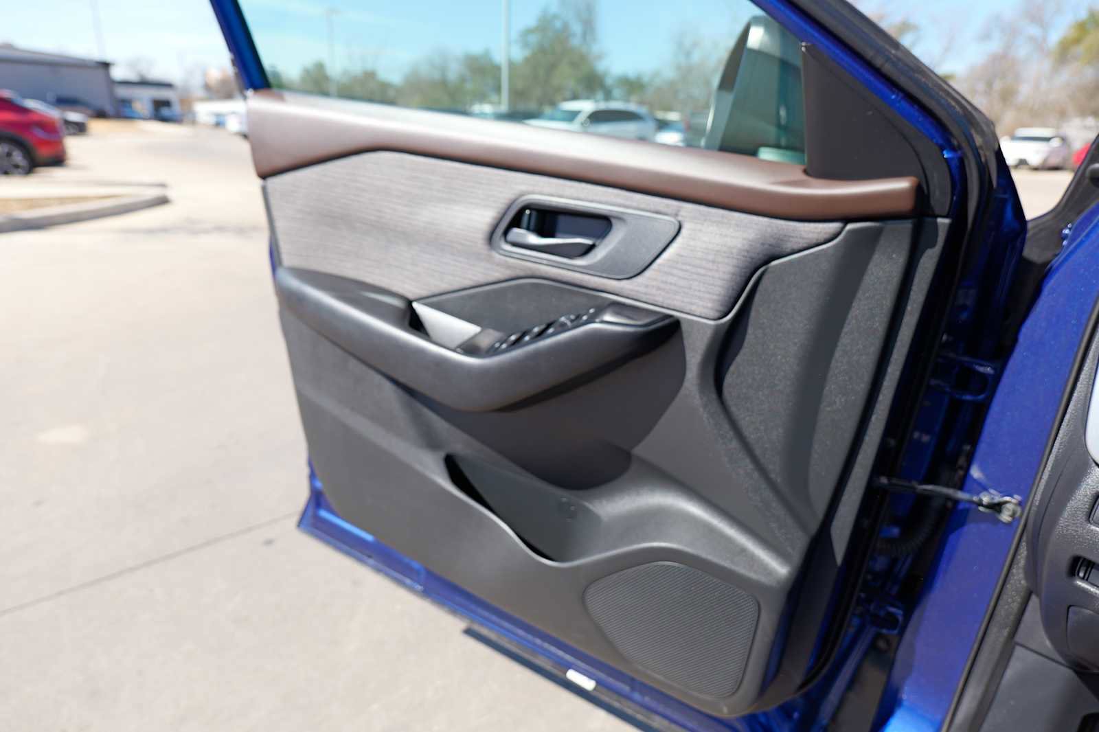 Used 2023 Nissan Rogue S image 19