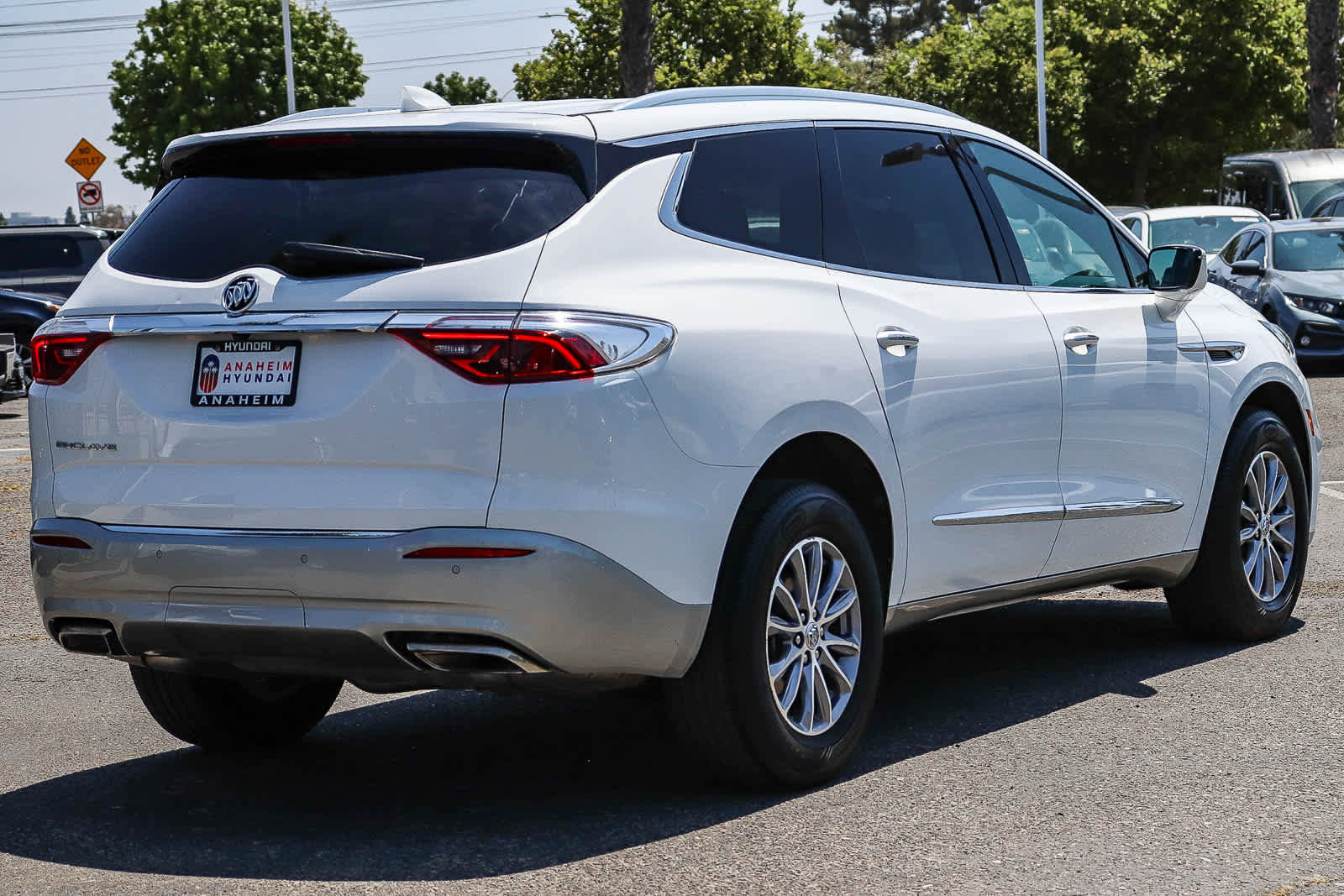 Used 2023 Buick Enclave Essence FWD image 6
