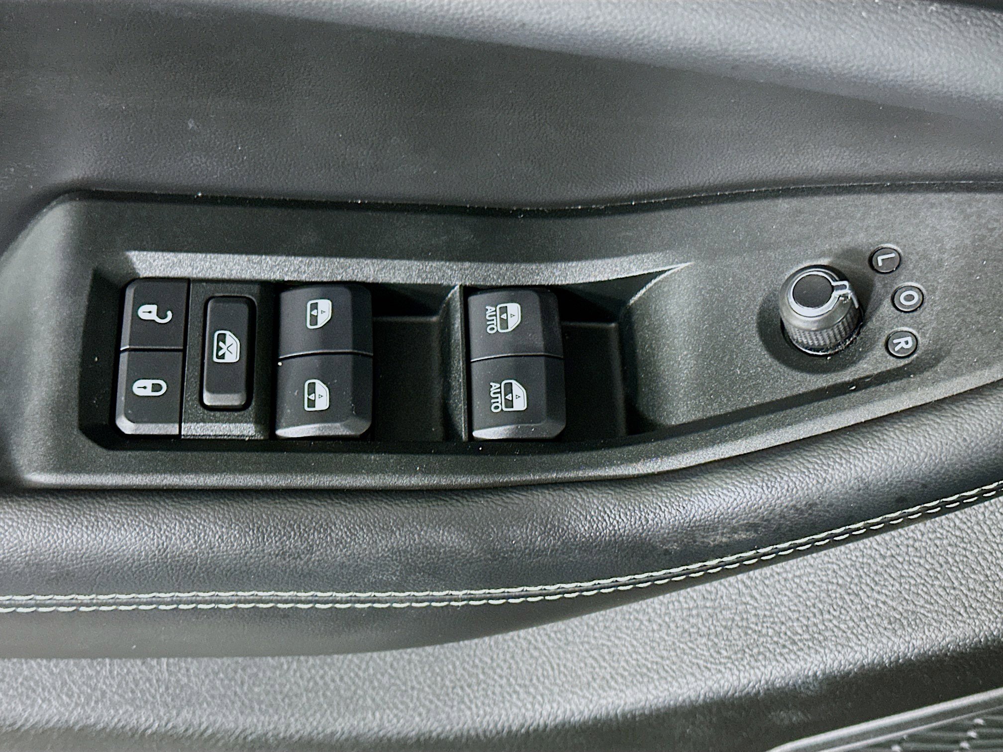 Used 2025 Jeep Grand Cherokee Altitude image 15