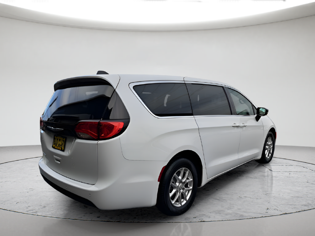 New 2026 Chrysler Voyager LX FWD image 5