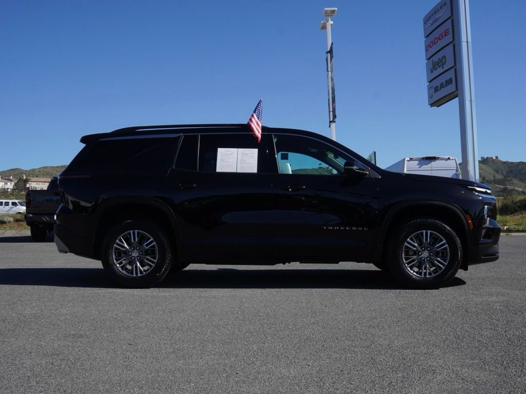 Used 2025 Chevrolet Traverse LT w/ Driver Confidence Package image 3